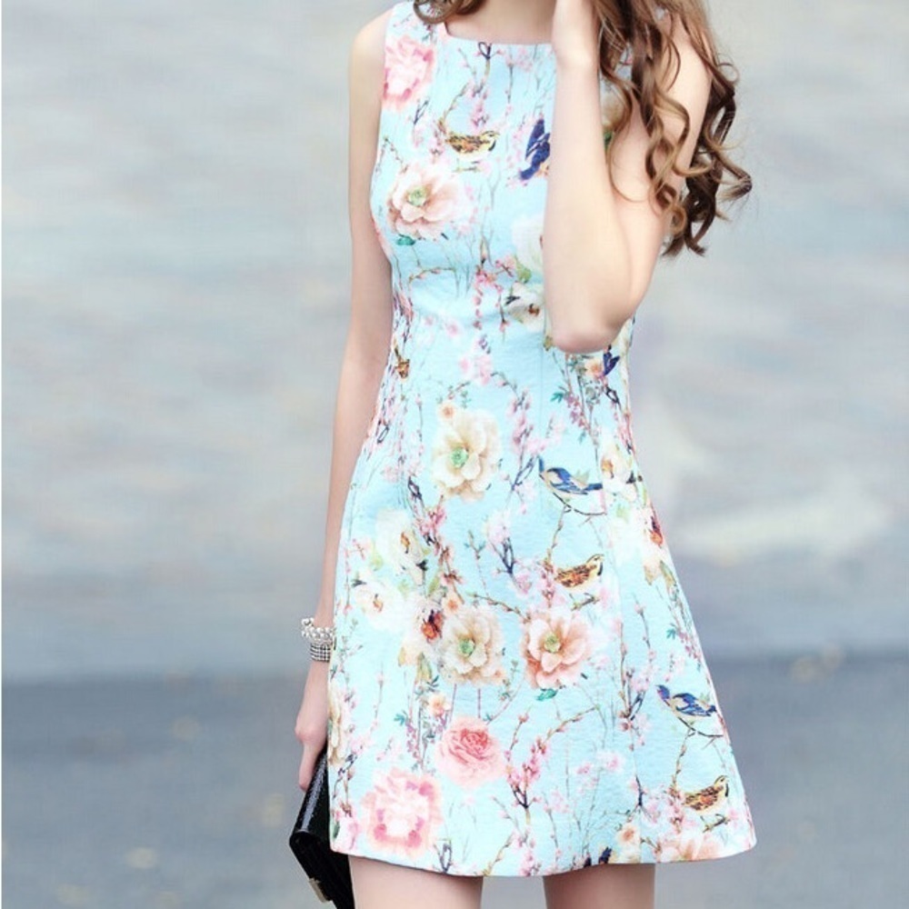 FASHION Classic Sleeveless Dress - Picture 2 of 9